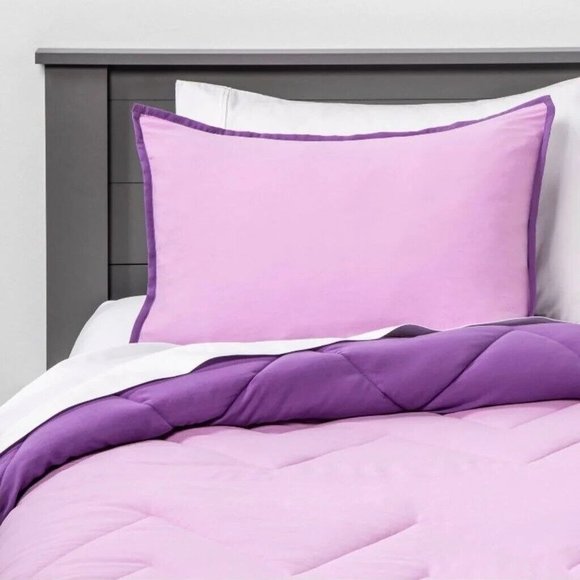 Pillowfort Bedding Pillowfort Purple Queen Size Reversible Quilted